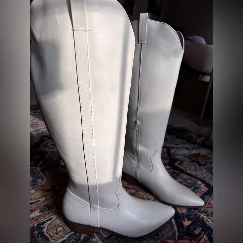 Women's Tall White Cowgirl Boots - Stylish Knee-High Wide Calf Boots